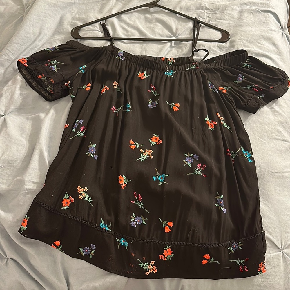 Old Navy, medium top, good condition.